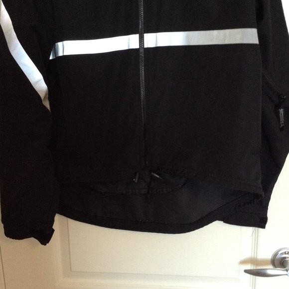 Running Room Wind Breaker Reflective Black Size M Jacket Outside Pocket - Picture 4 of 9